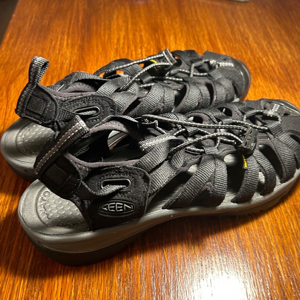 NWOT Keen Womens Whisper Closed Toe Sport Black/Grey Sandal. Size6.5 - Picture 3 of 11